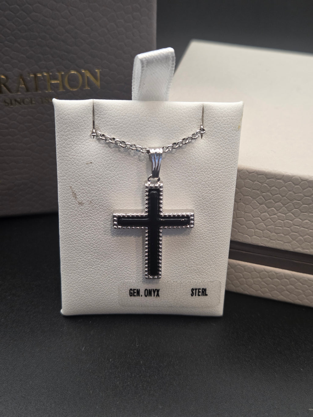 Collier croix Marathon
