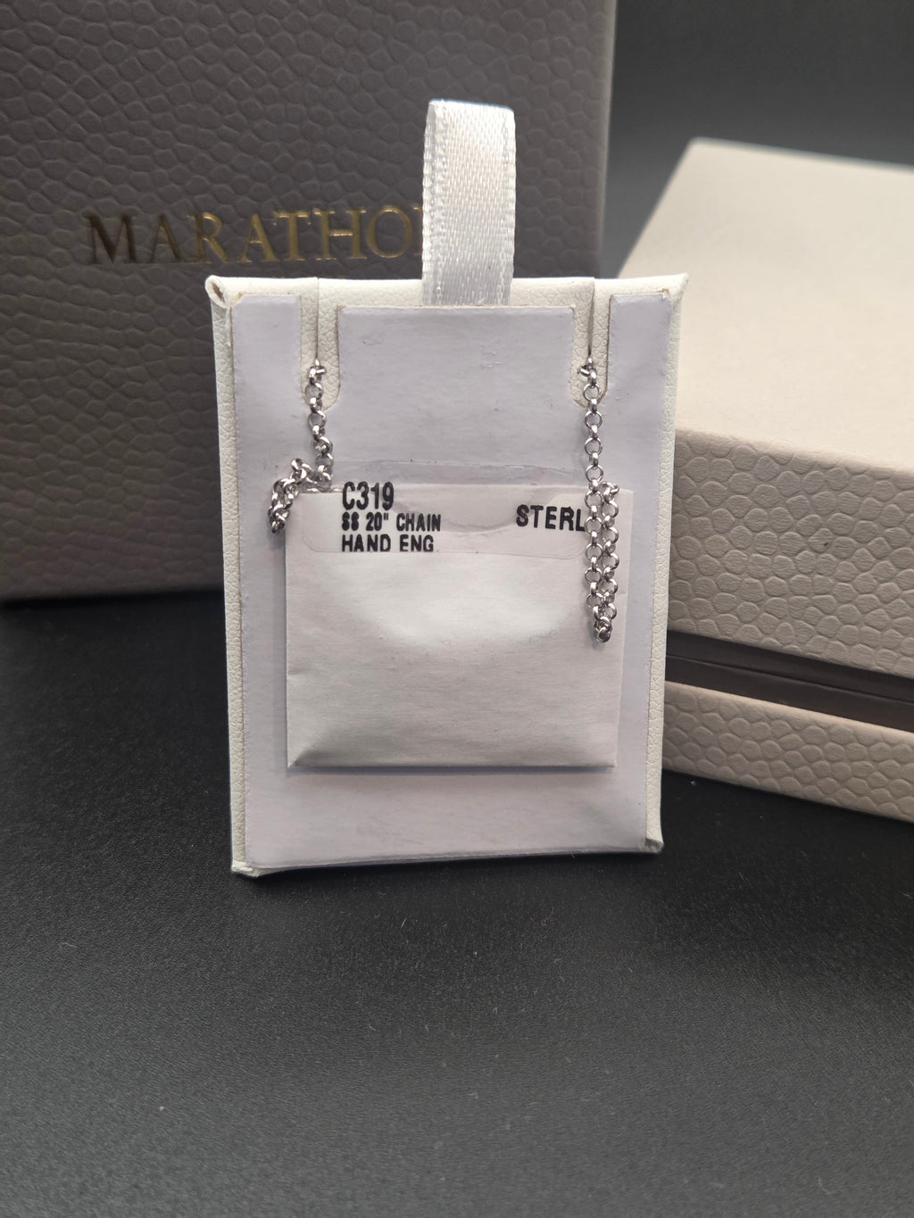 Collier croix Marathon gravé main