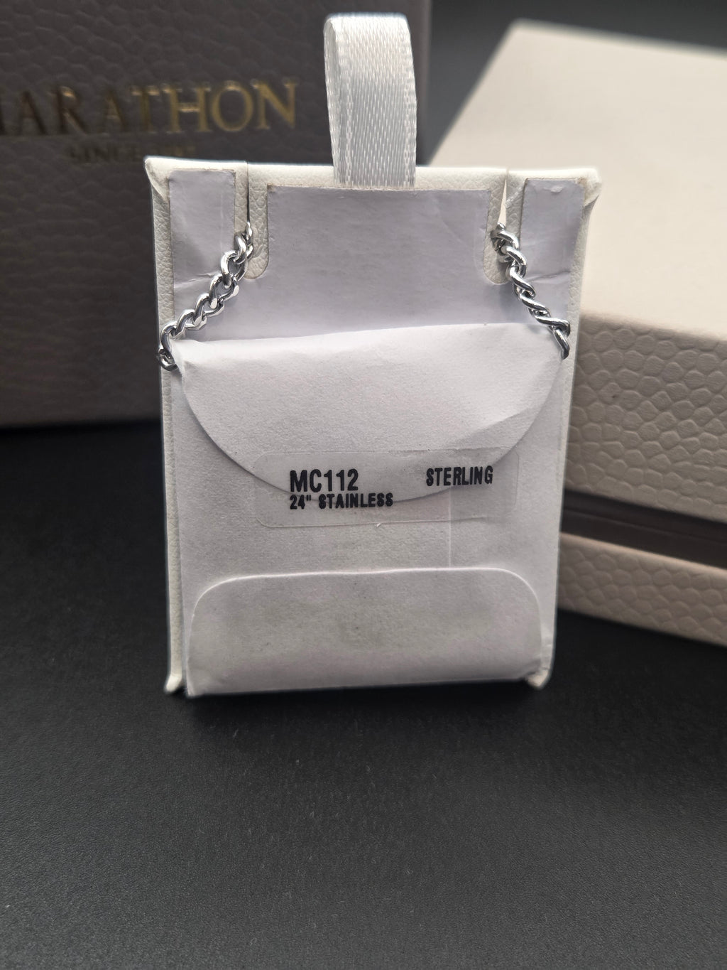 Collier croix crucifix Marathon
